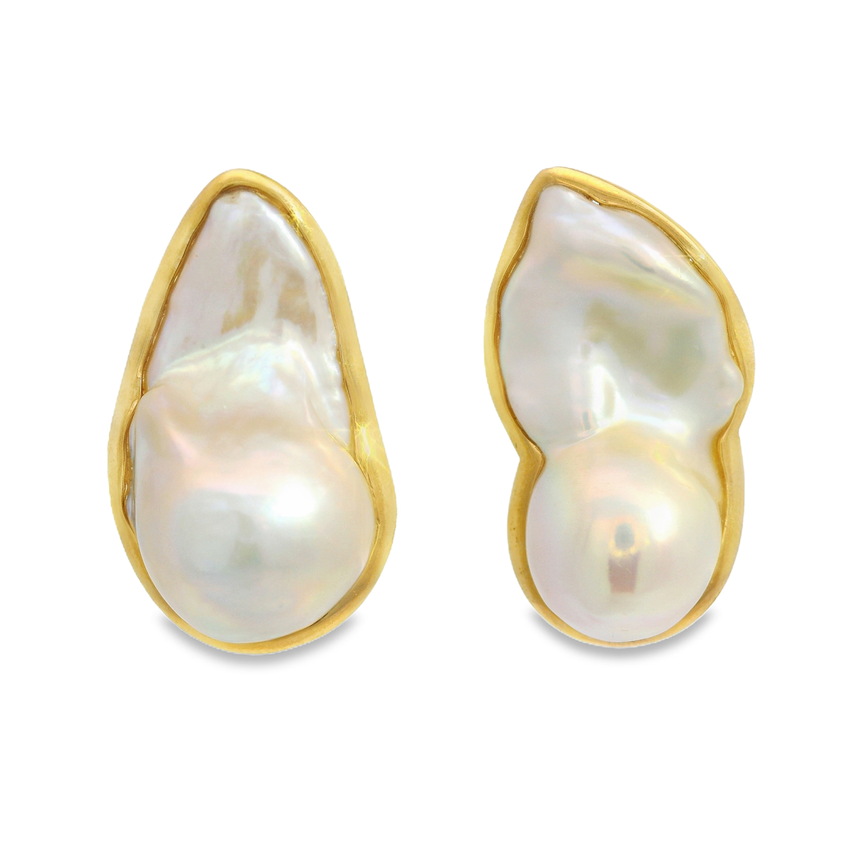 Ikecho Pearl Omega Back Earrings