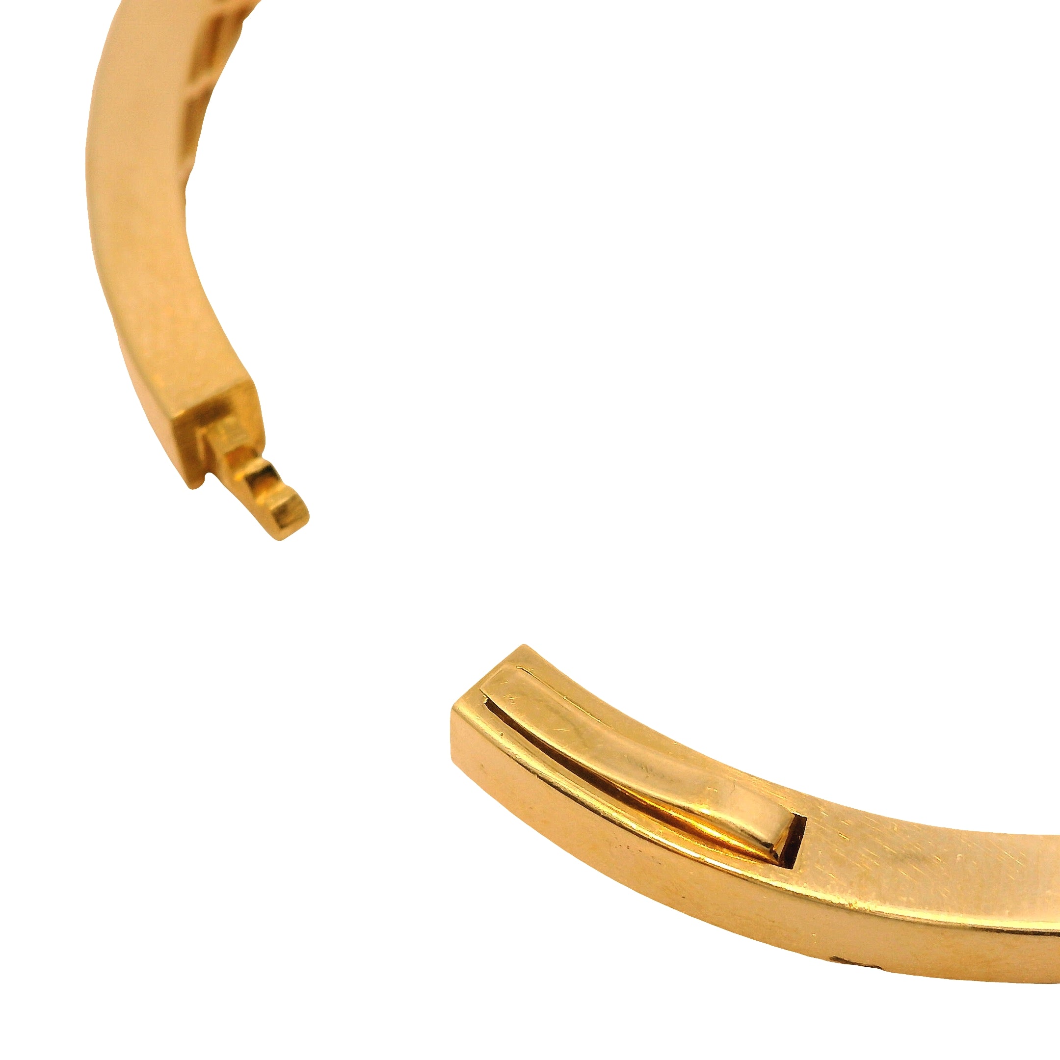 Detailed Round Diamond Station Bangle
