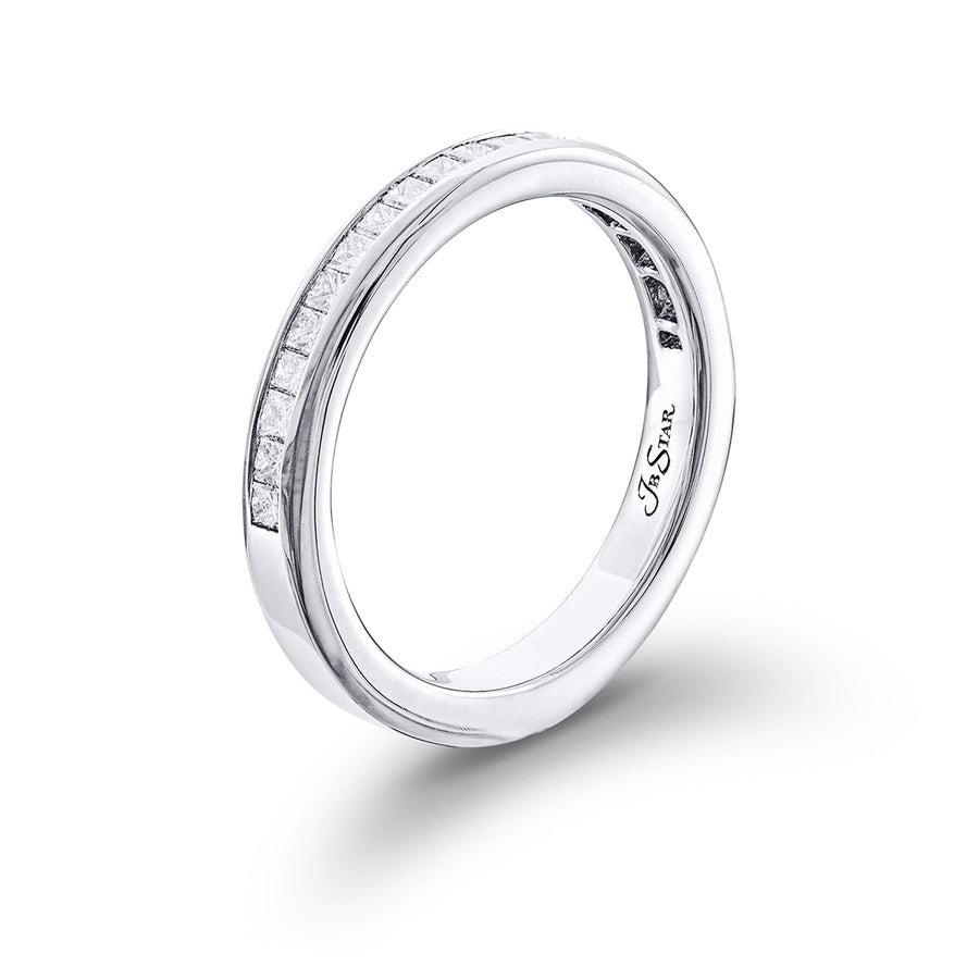Elegance Elevated: Classic Single-Row Princess-Cut Diamond Wedding Band in Platinum