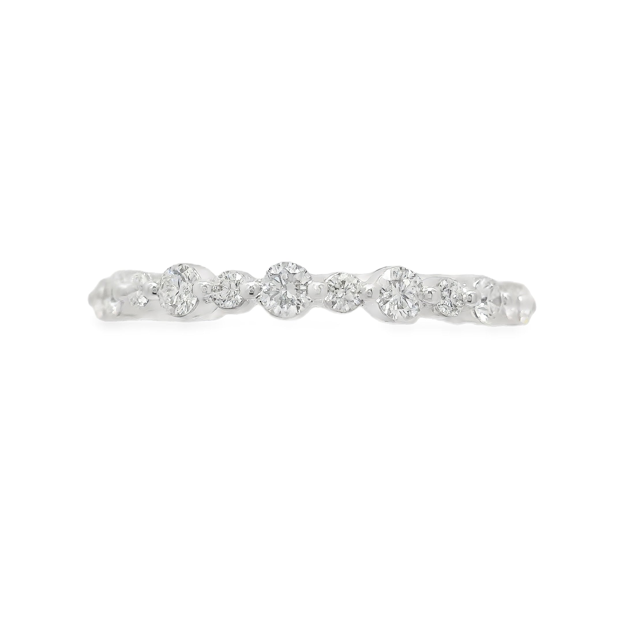 Single Shared Prong Alternating Round Diamond Anniversary Band