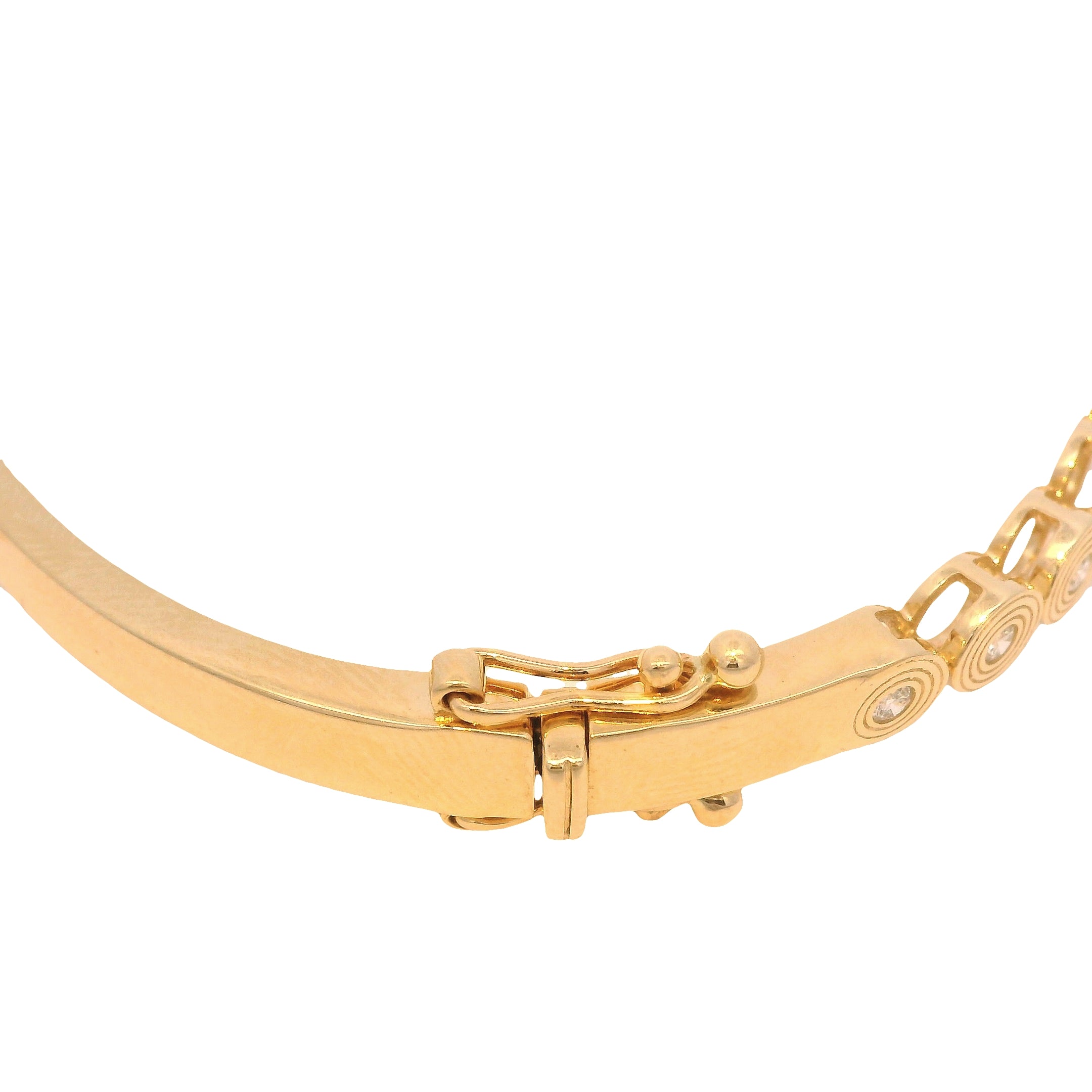 Fluted Bezel Round Diamond Station Bangle