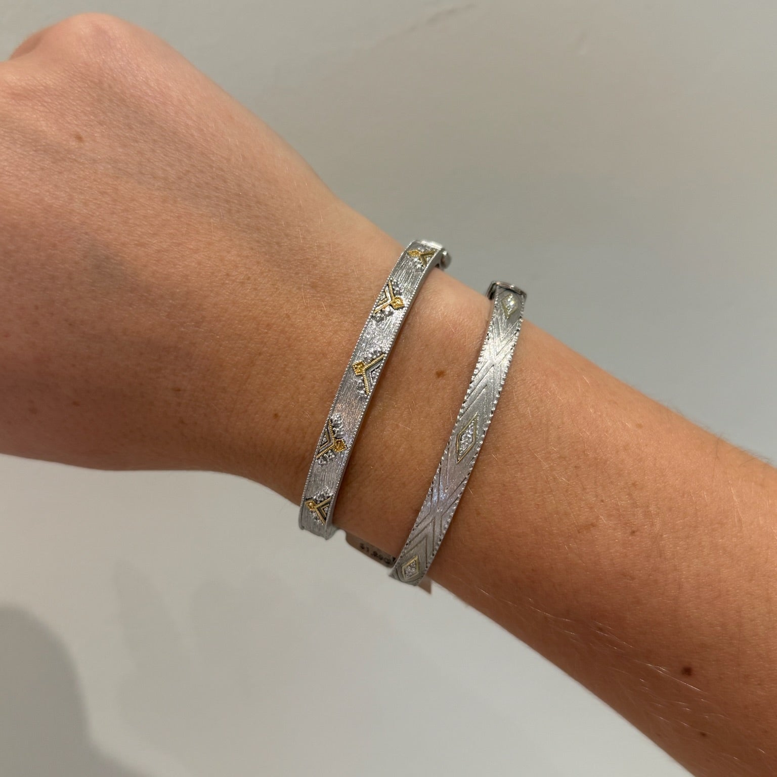 Lisse Empress Crown Bangle